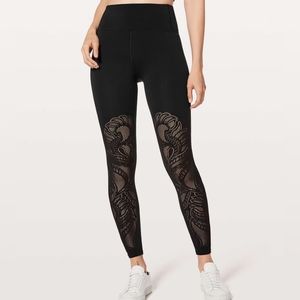 Lululemon Reveal Tight *Lattice Paisley 28"Black, size 6.